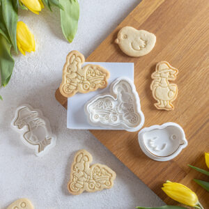 Kiškutis ant dviračio su margučiais, viščiukas ir skrybėliuota antis - Velykinės sausainių formelės